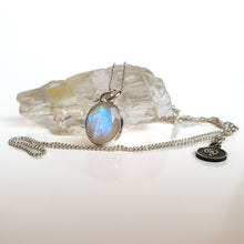 Load image into Gallery viewer, Moonstone from India, AAA+ grade pendant with chain &quot;Intuition&quot;