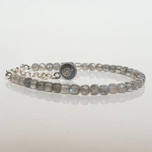 Labradorite A+ Silver Bracelet for Women "The Guardian" - Petit Secret