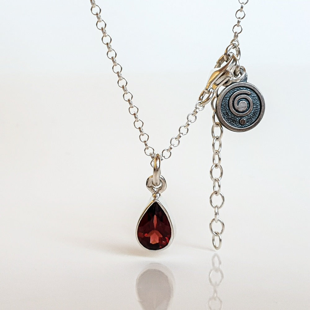Elegant Red Garnet Silver Necklace Pendant 