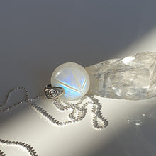 Load image into Gallery viewer, Moonstone from India, AA+ grade pendant &quot;Intuition&quot;