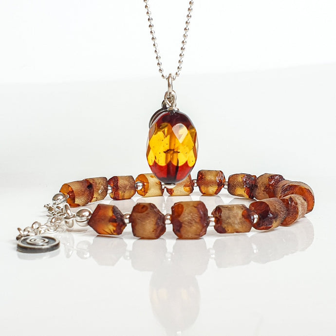 Set of Amber Silver Pendant Necklace and Bracelet for Women 