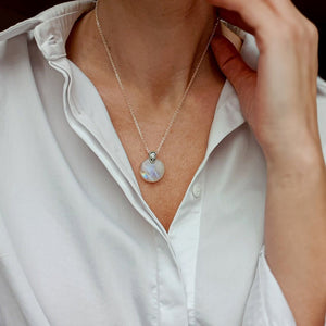 Moonstone from India, AAA+ grade pendant "Intuition"