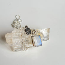 Load image into Gallery viewer, Moonstone from India, AAAA+ grade pendant with chain &quot;Intuition&quot;