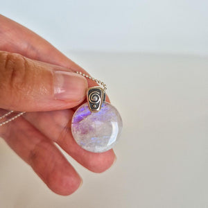 Moonstone from India, AA+ grade pendant "Intuition"