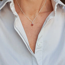 Load image into Gallery viewer, Subtilus granato sidabro 925 pakabukas su grandinėle moterims &quot;Gyvybingumas&quot;