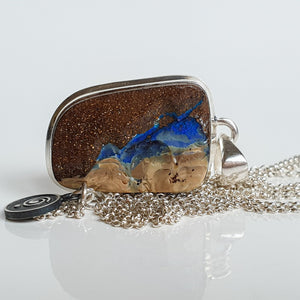 Tauriojo opalo iš Australijos sidabro pakabutis su grandinėle “Taurumas”