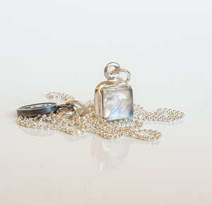 Moonstone from India, AA+ grade petit pendant with chain "Intuition"