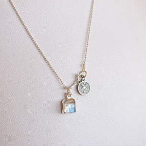 Moonstone from India, AA+ grade petit pendant with chain "Intuition"